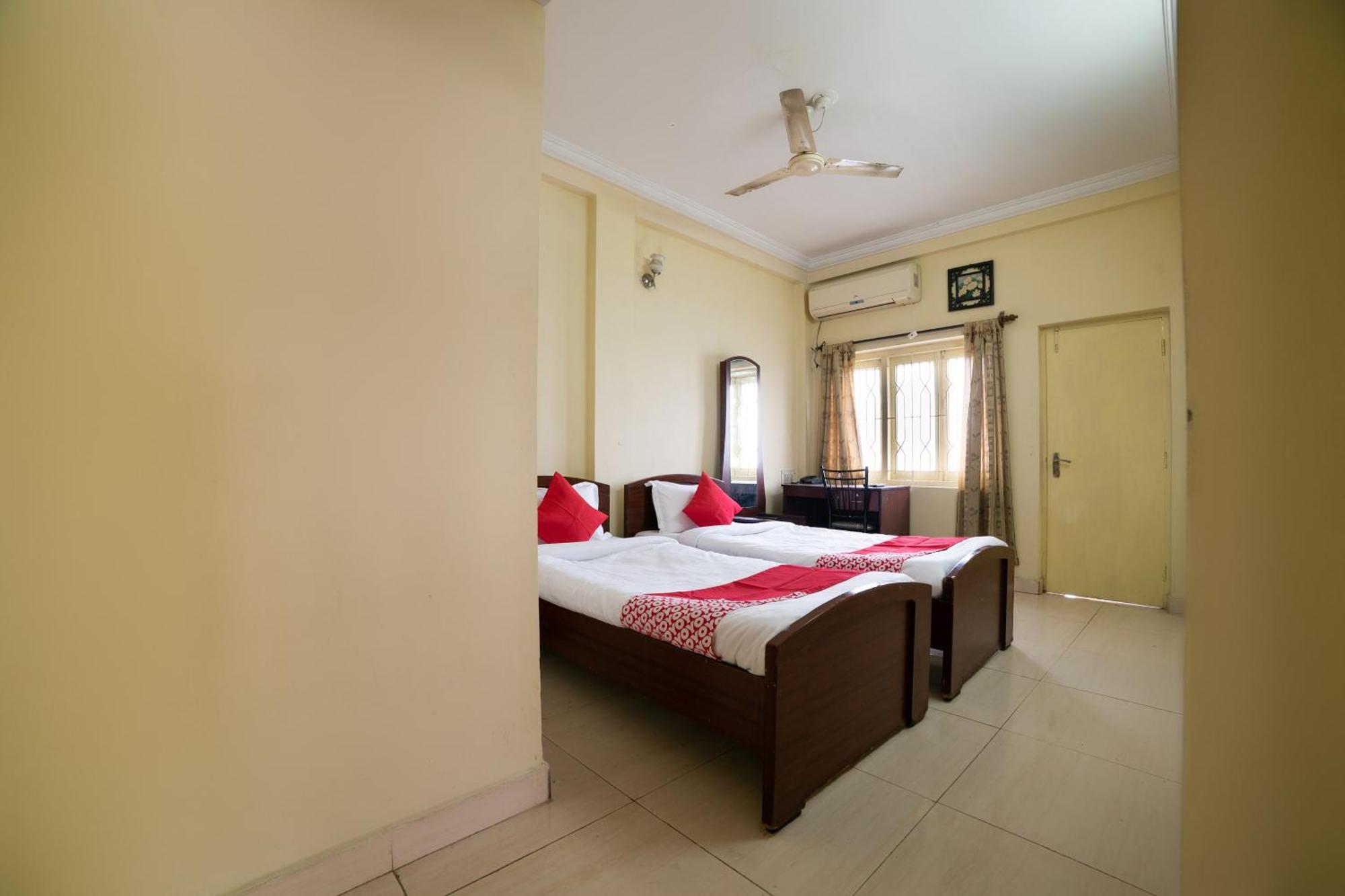 Oyo Th Guest House Хайдарабад Экстерьер фото