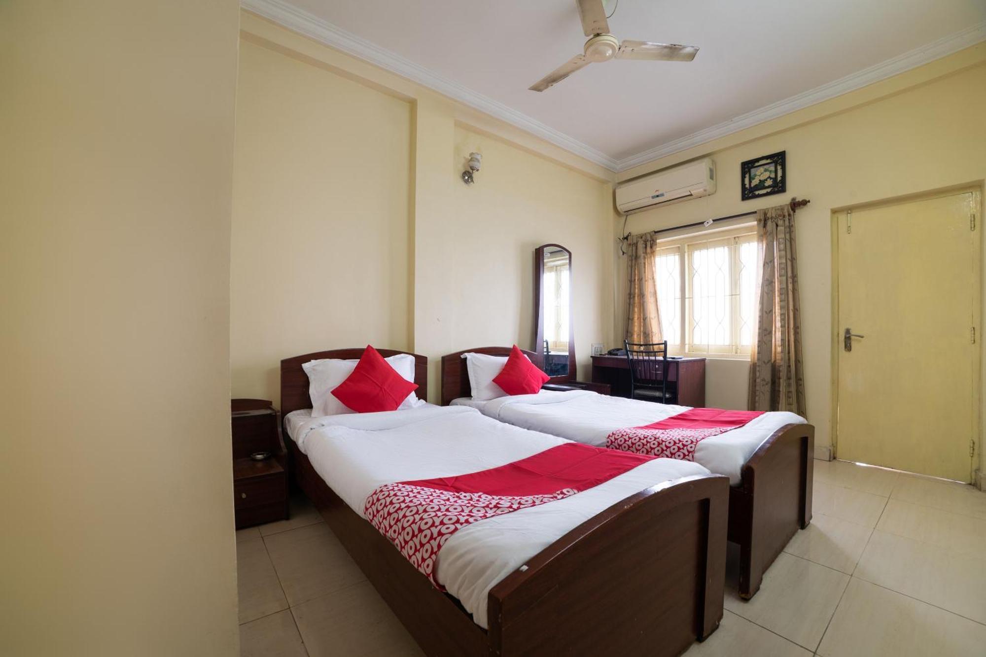 Oyo Th Guest House Хайдарабад Экстерьер фото