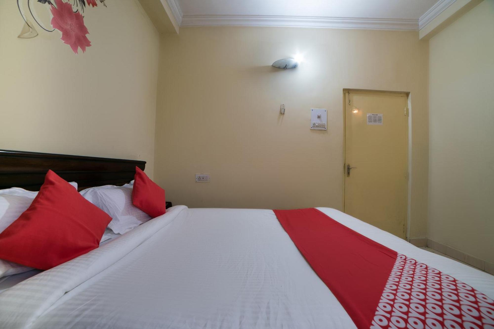 Oyo Th Guest House Хайдарабад Экстерьер фото